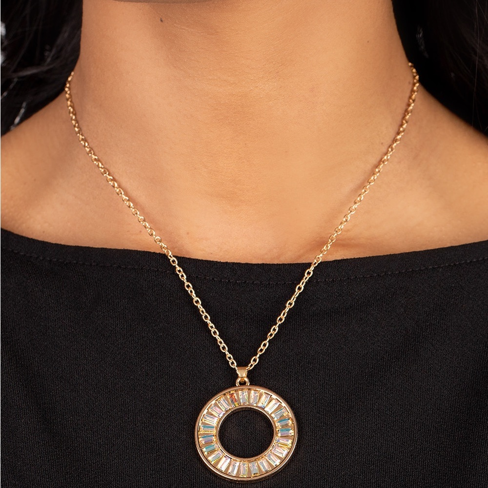 NEW Vintage Iridescent Diamond Rhinestone Gold Pendant Necklace Fashion Jewelry
